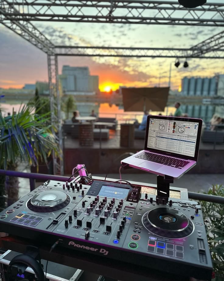 Image gallery marquee